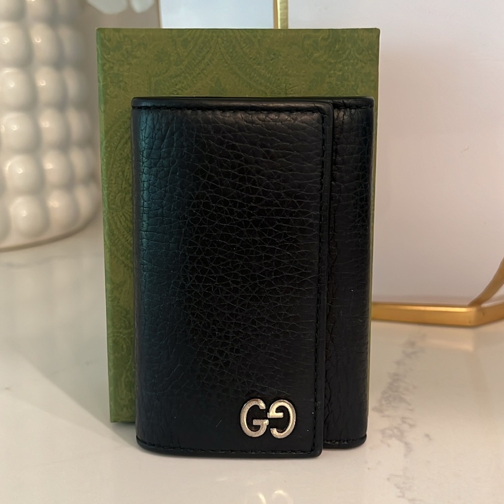 GUCCI INTERLOCKING DORIAN PEBBLED LEATHER 6 KEY HOLDER CASE GG